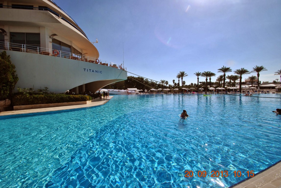 imagini hotel TITANIC LARA